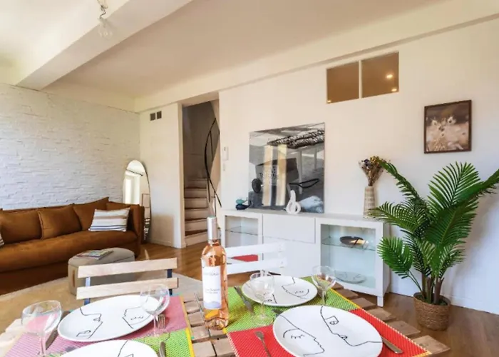 Дом отдыха Spacious And Bright House Near Cannes *